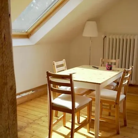 Apartment Im Dachgeschoss Einer Gruenderzeit